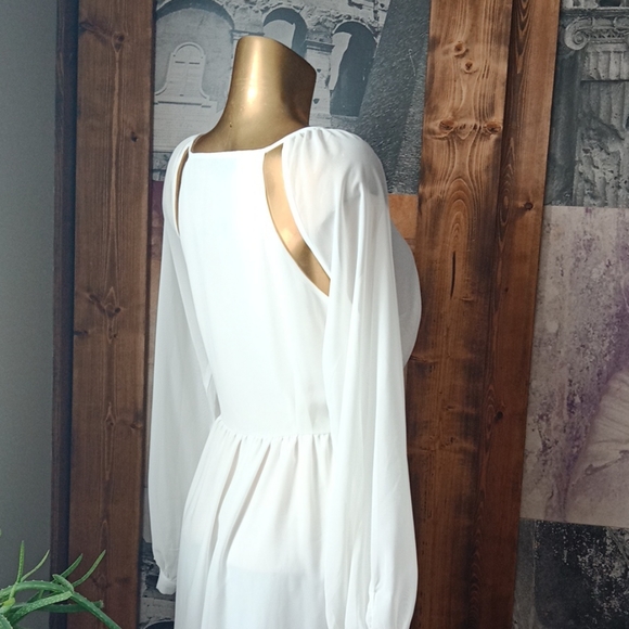 Beautiful flowy dress - Picture 5 of 8